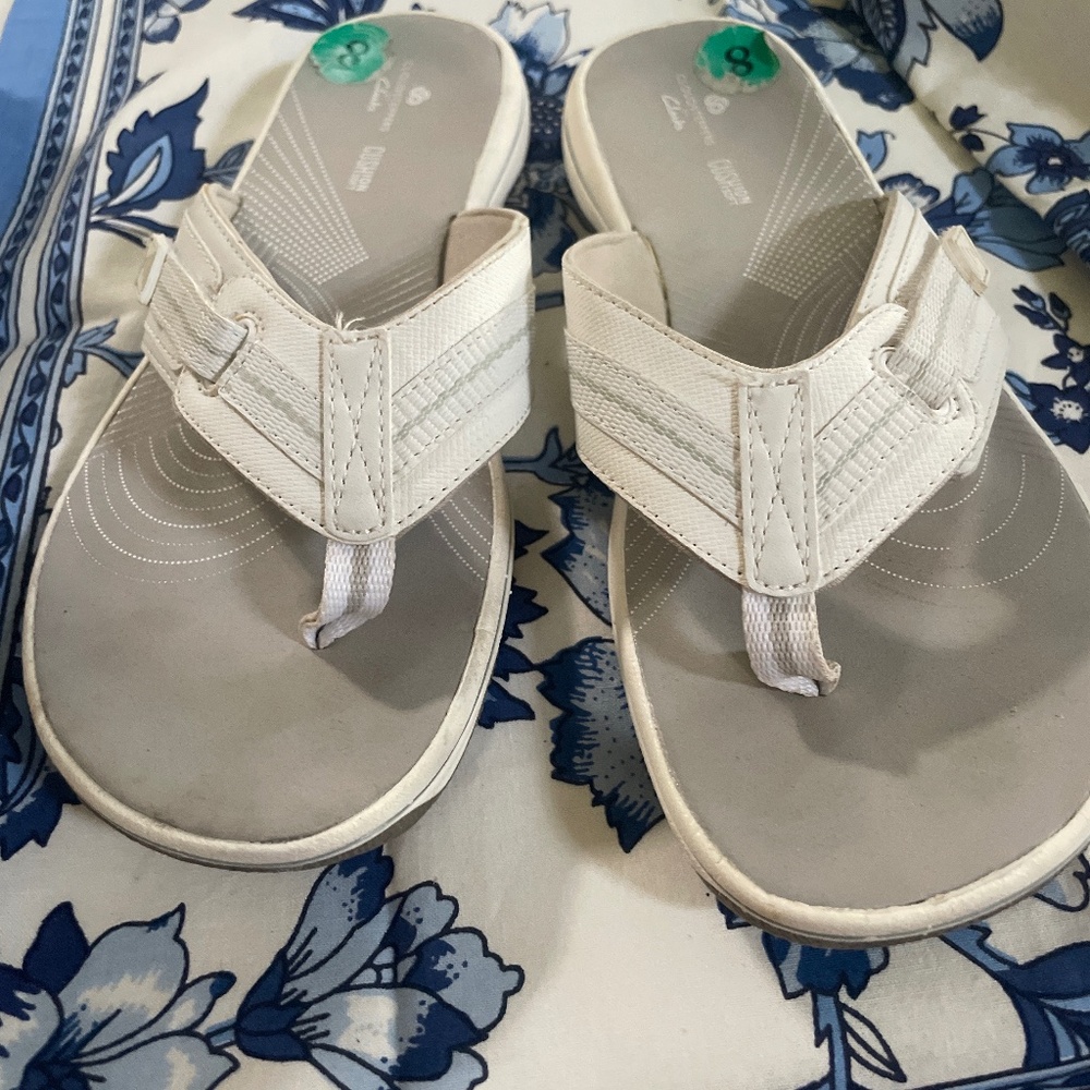 Clark’s cloud steppers size 8 white